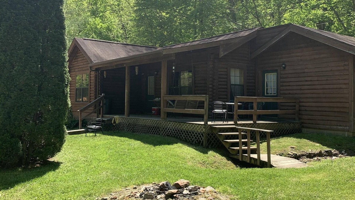 Slade Cabin | Cabin centrally located with hot tub and wi-fi