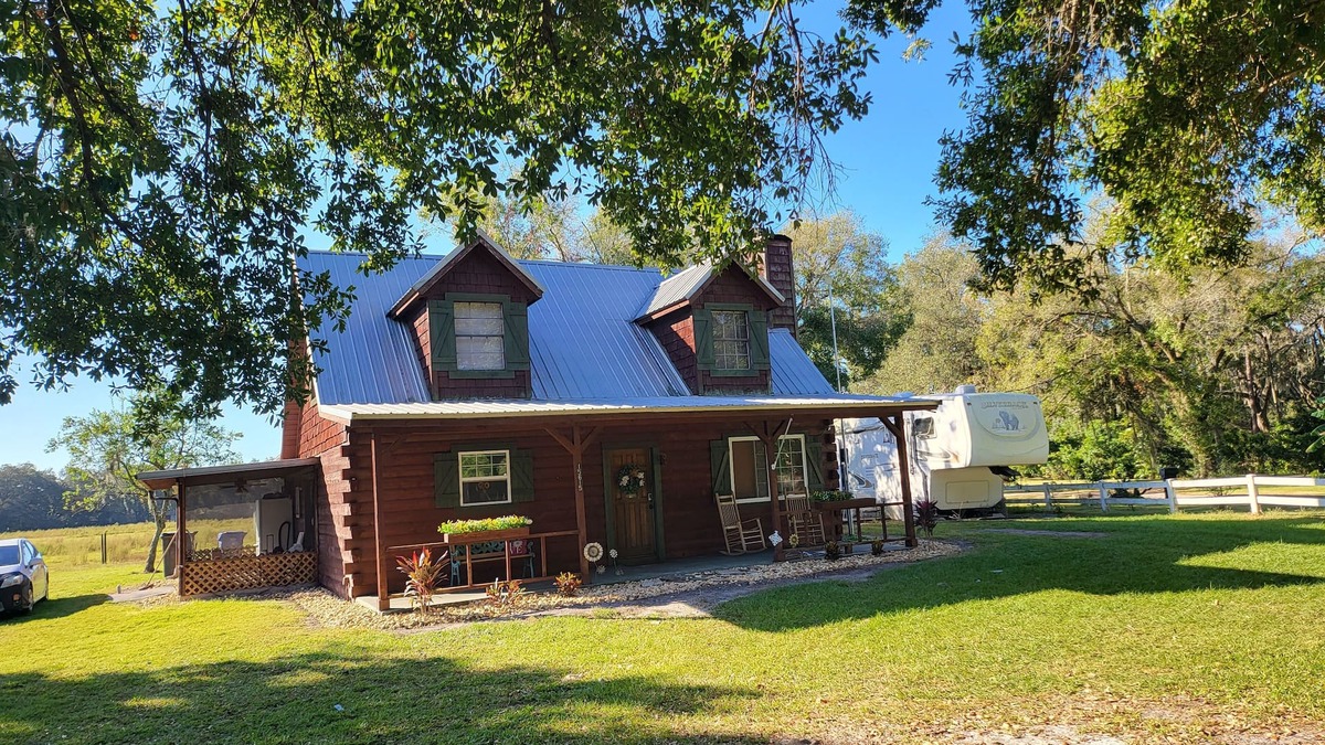 Dover Cabin | Cabin close enough but far enough to be peaceful