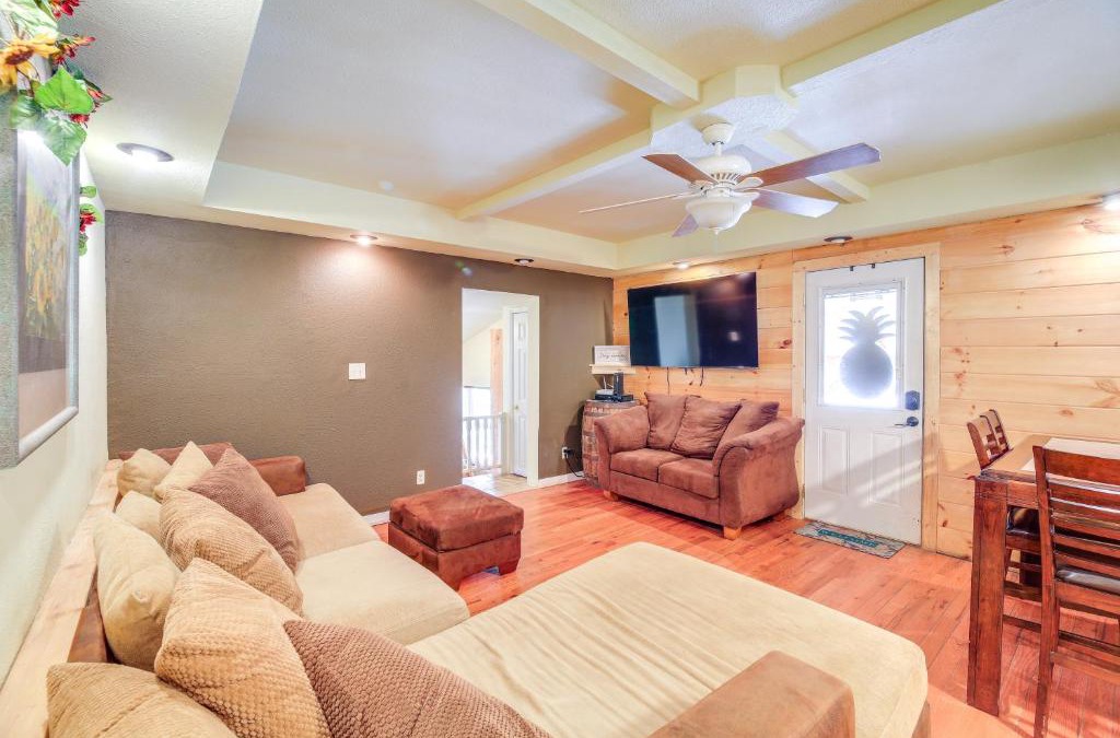 Ragland House | Cabin Close to ATV and Hiking Trails in Delbarton