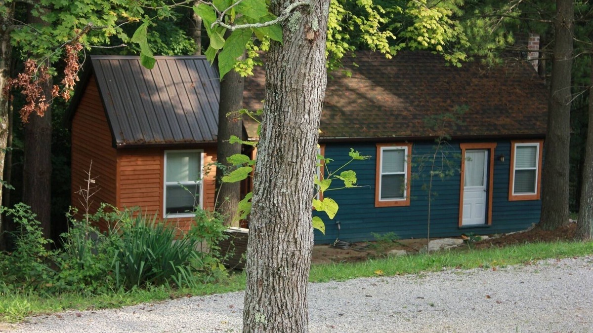 Glouster Cabin | Cabin close to Burr Oak State Park & Wayne National Forest
