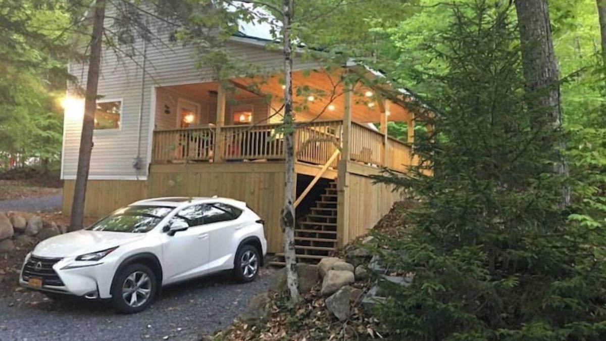 Old Forge Cabin | Cabin close to town with lake access & hot tub