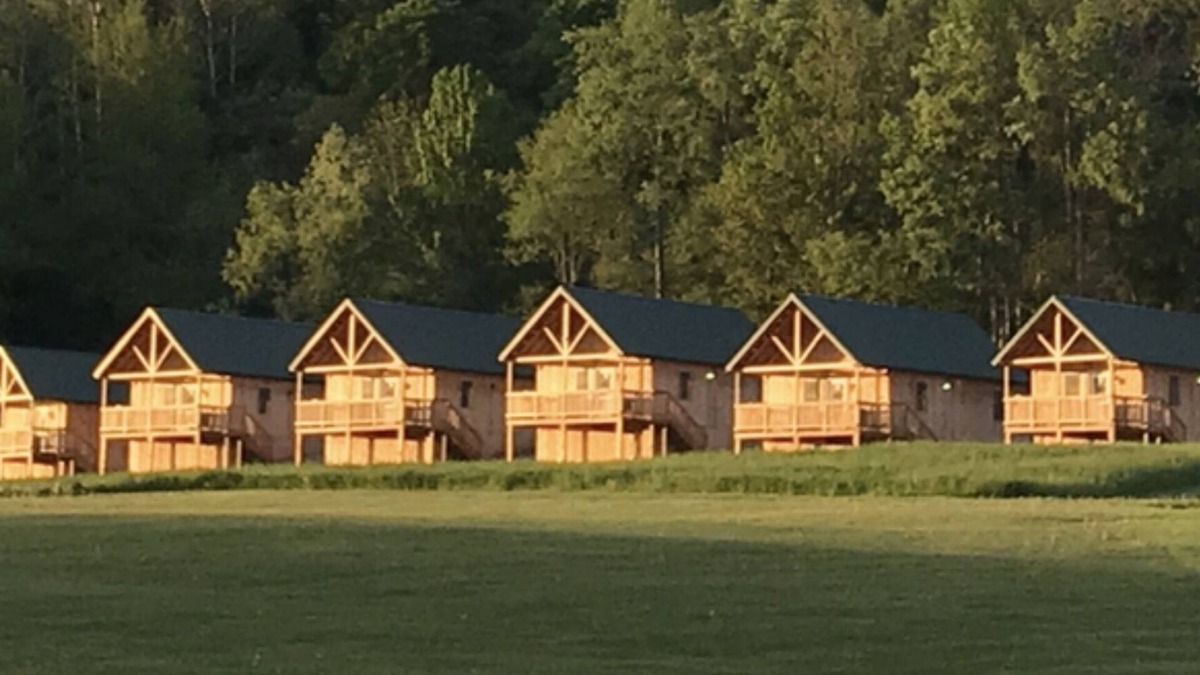 Canastota Cabin | Cabin, cottage, fishing, hunting, trails, creek, ponds, nature