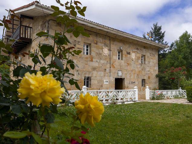Cilleruelo de Bezana Cottage | Cabin ∙ 8 bedrooms ∙ 16 guests