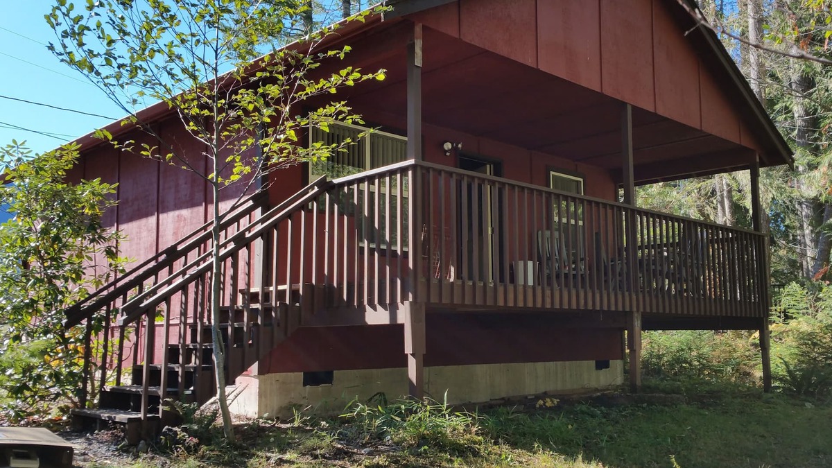 Paradise Estates Cabin | Cabin For Two, Near Mt Rainier, Nisqually entrance.