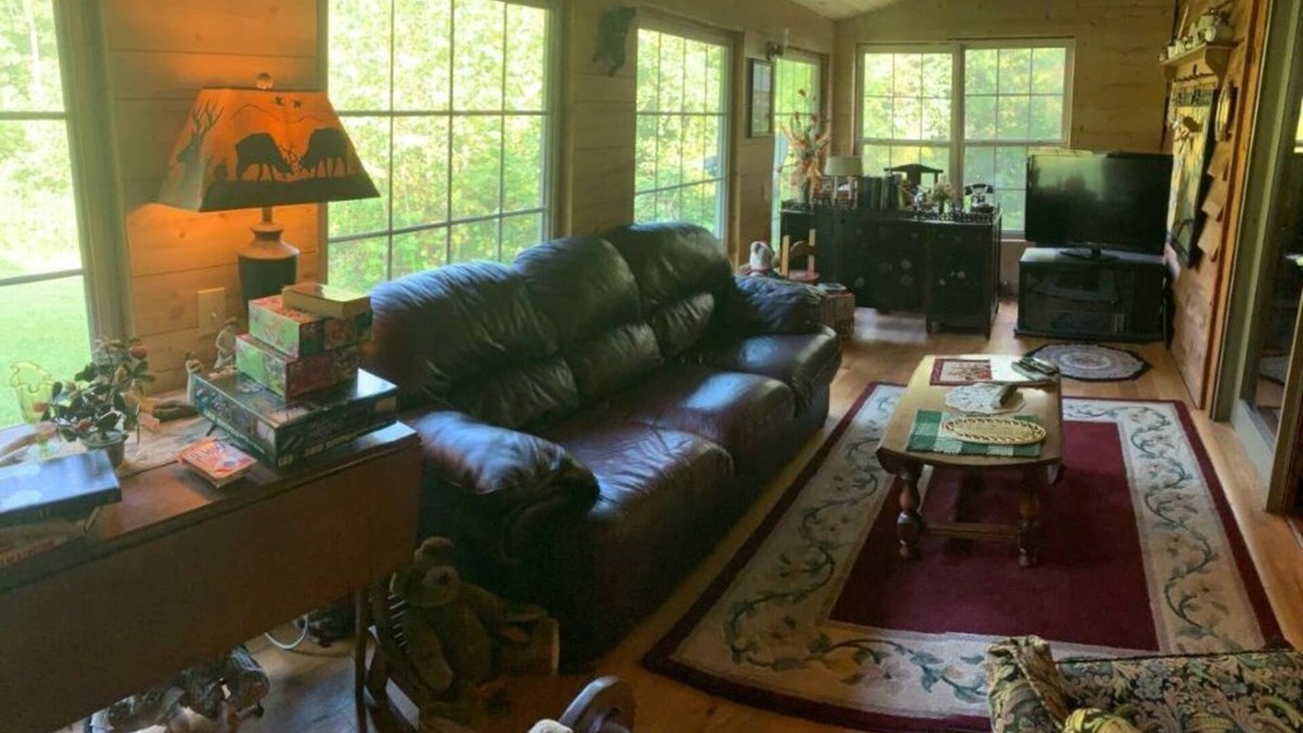 Williamstown House | Cabin hidden in the woods 2 miles off I77 by OH WV border