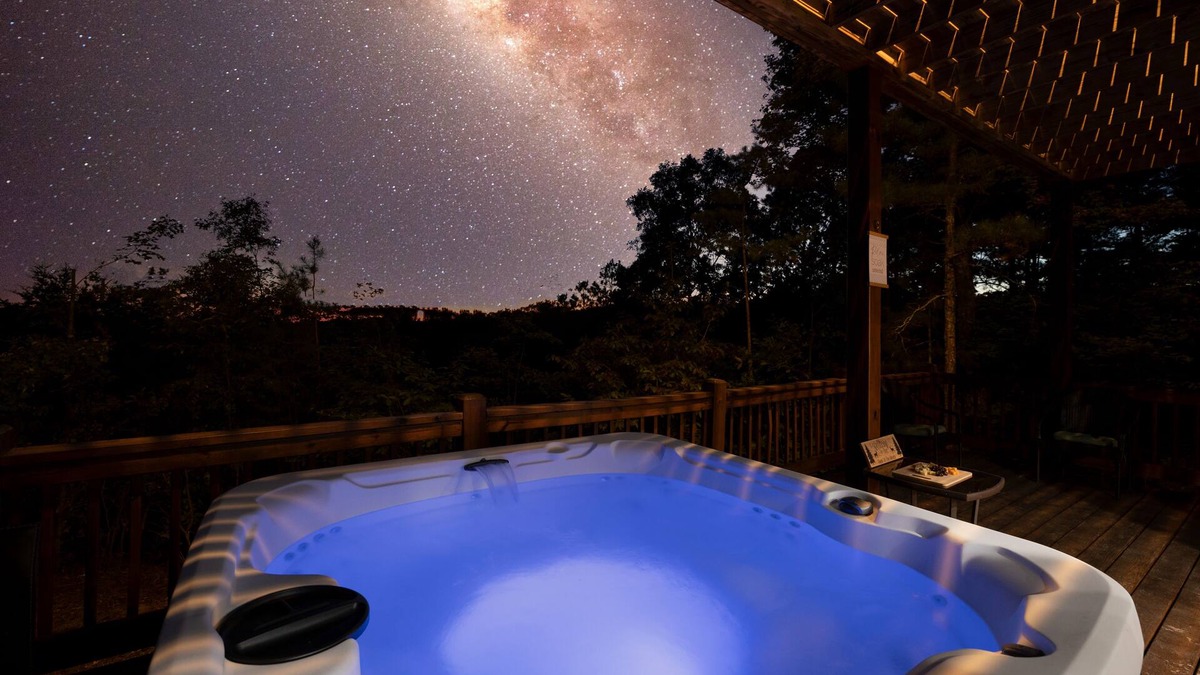 Ellijay Cabin | Cabin in 150Acres| Views | Theater |Hot Tub| Game Rm| Fire Pit