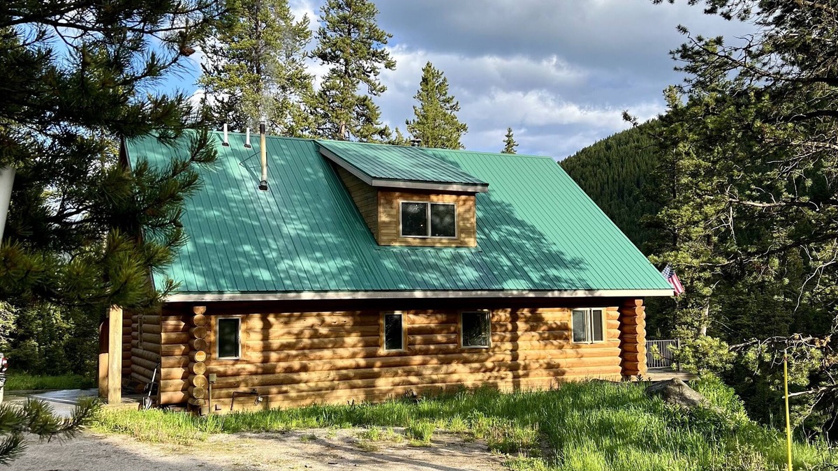 Gallatin Gateway Cabin | CABIN IN BIG SKY - CERUL MARE CABIN