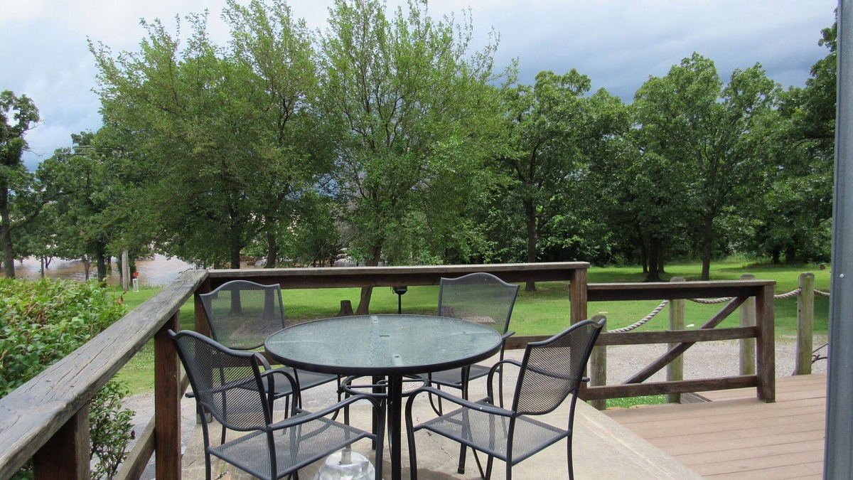 Mannford Cabin | Cabin in front of the lake!