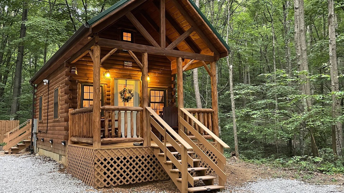 Laurelville Cabin | cabin in Hocking Hills Wifi, Walking Trail , close to Oldman cave attraction.