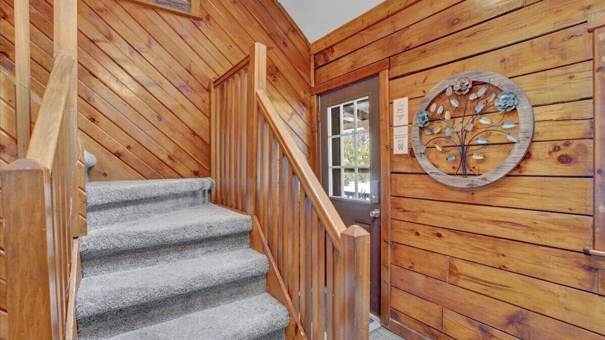 Long Pond Cabin | Cabin in Long Pond! Gameroom, Pool Table!
