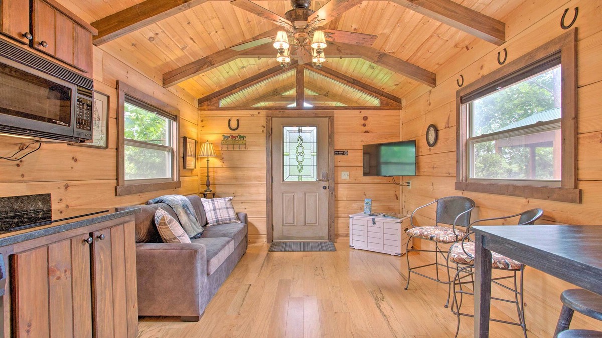 Mill Spring Cabin | Cabin in Mill Spring Near Parker-Binns Winery