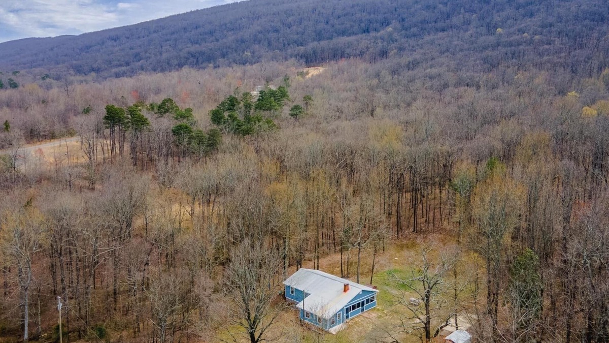 Mena House | Cabin in Ouachita Mountains near State Park