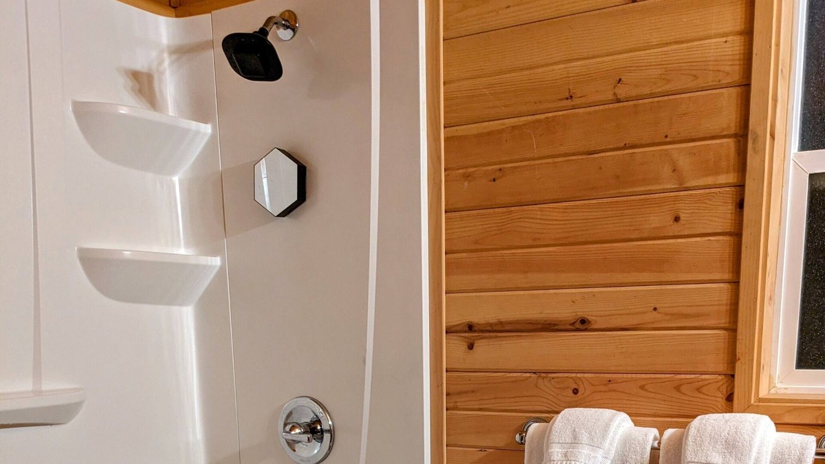 Cascade Locks Cabin | Cabin in the heart of Cascade Locks w/Jacuzzi tub