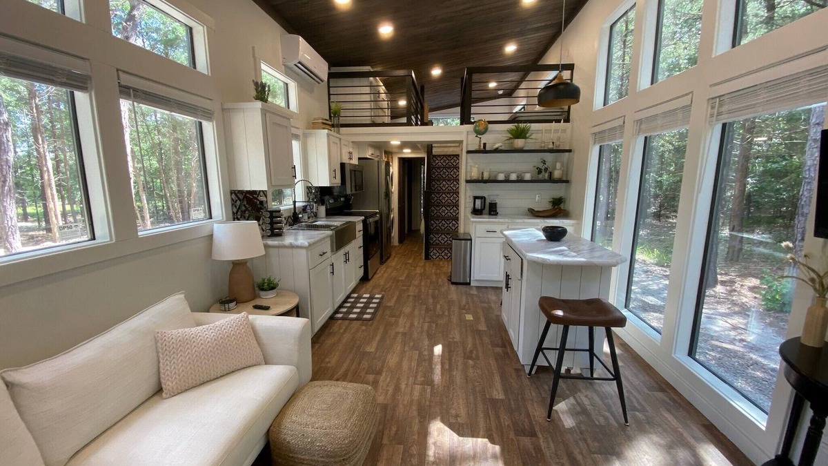 Dogwood Cabin | Cabin in the piney woods of East Texas, near lakes and state parks.