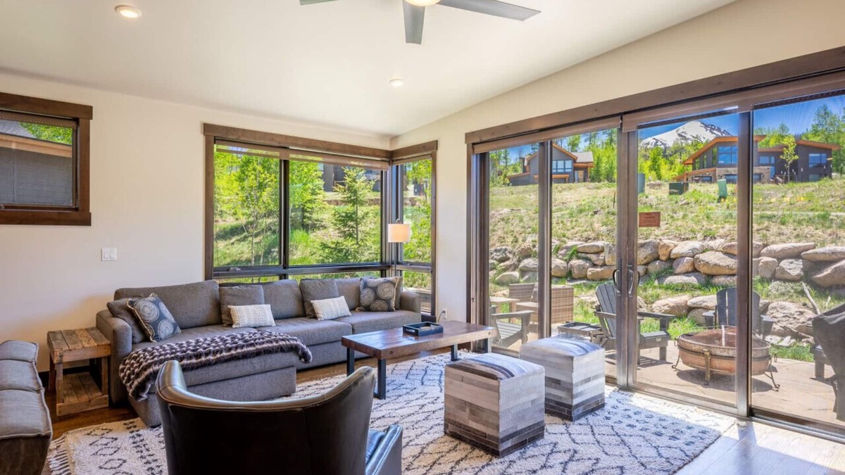 Silverthorne House | Cabin in the Sky - Pet Friendly & Close to Clubhouse!