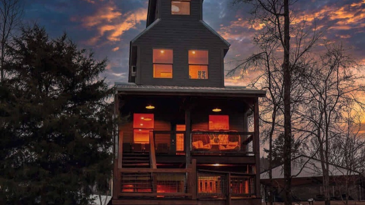 New Hope Cabin | Cabin in the Sky with an outdoor kitchen!