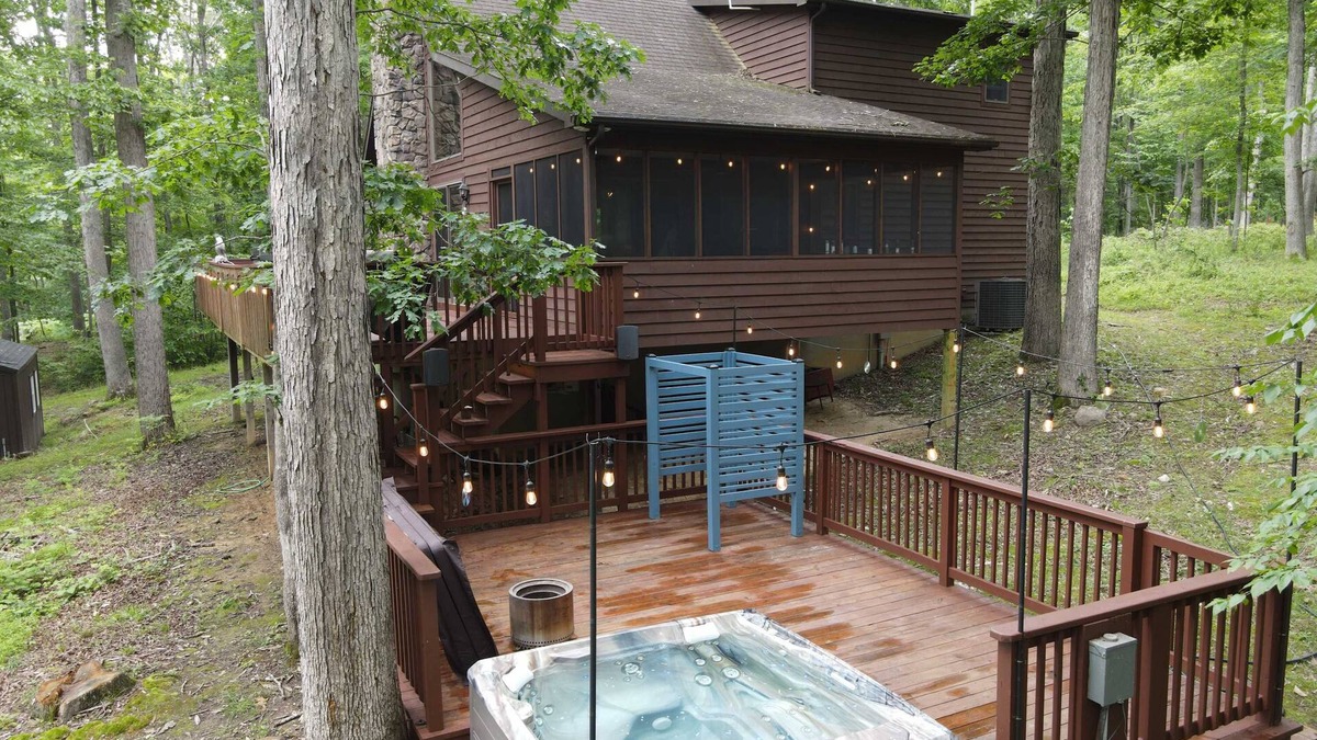 Great Cacapon Cabin | Cabin in the Woods w/Hot Tub, Fire Pit & More