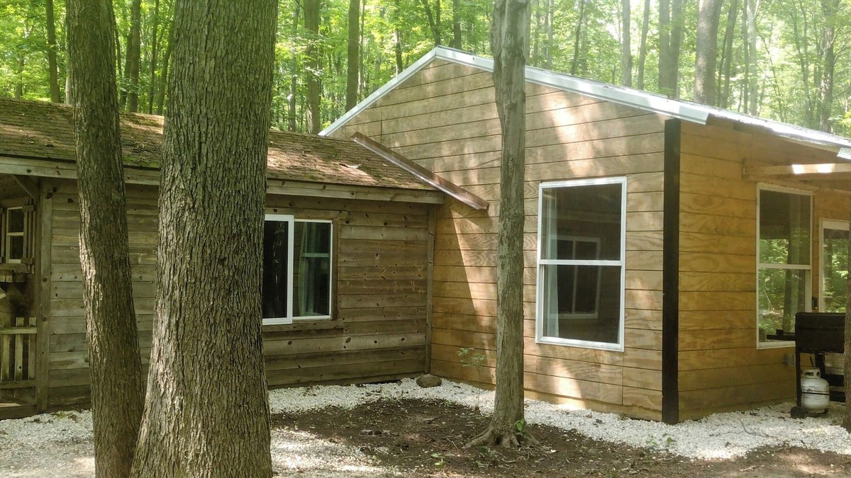 Westford Cabin | Cabin in the woods. Minutes to Pymatuning Lake.
