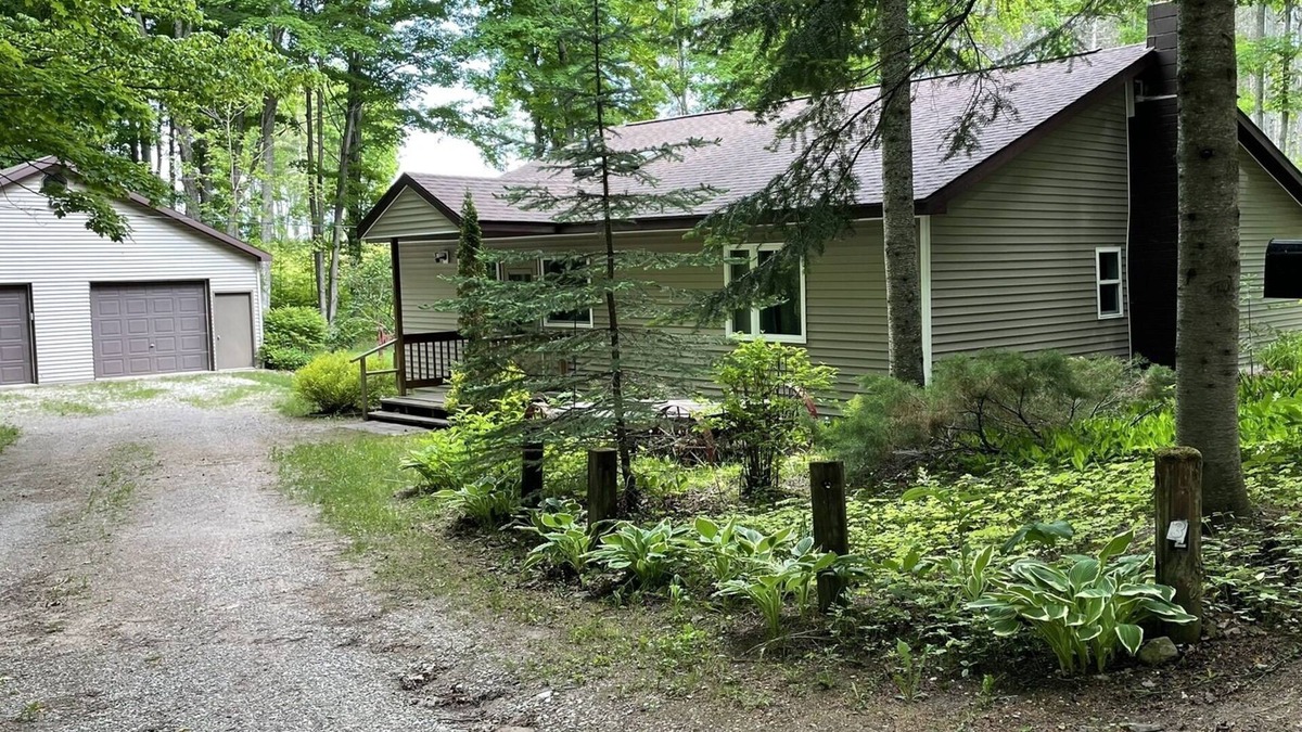 Wolverine House | Cabin in the woods