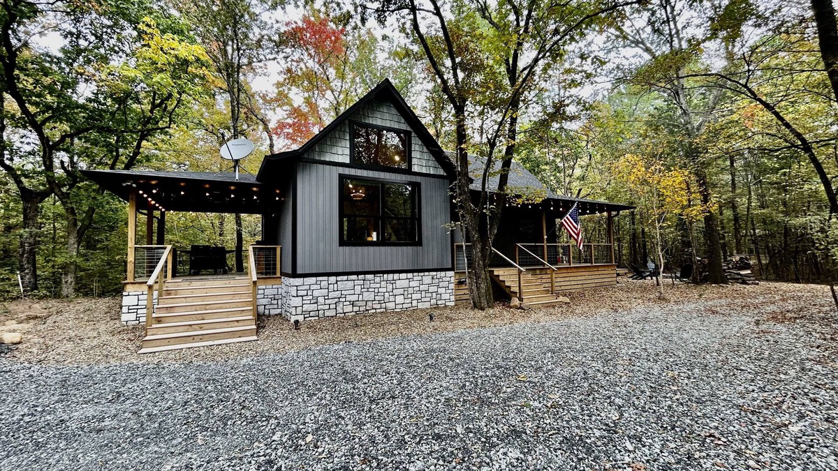 Muse Cabin | Cabin in the woods with hot tub near hiking, ATV/SXS and horseback trails