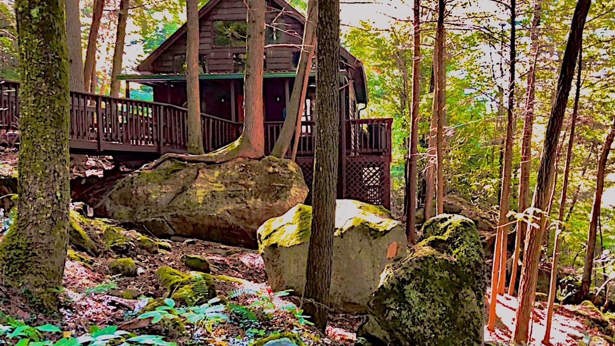 Rogers Cabin | Cabin in the woods with a hot tub and wi-fi