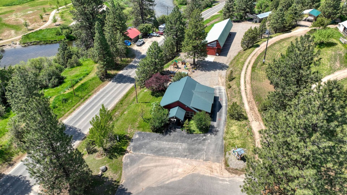 Crouch House | Cabin in town