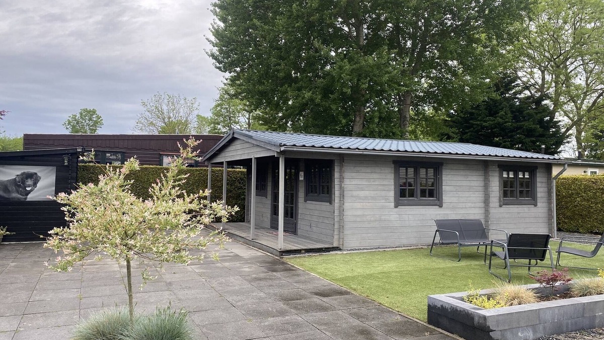 Tzummarum House | Cabin in Tzummarum with Pool and Tennis Court