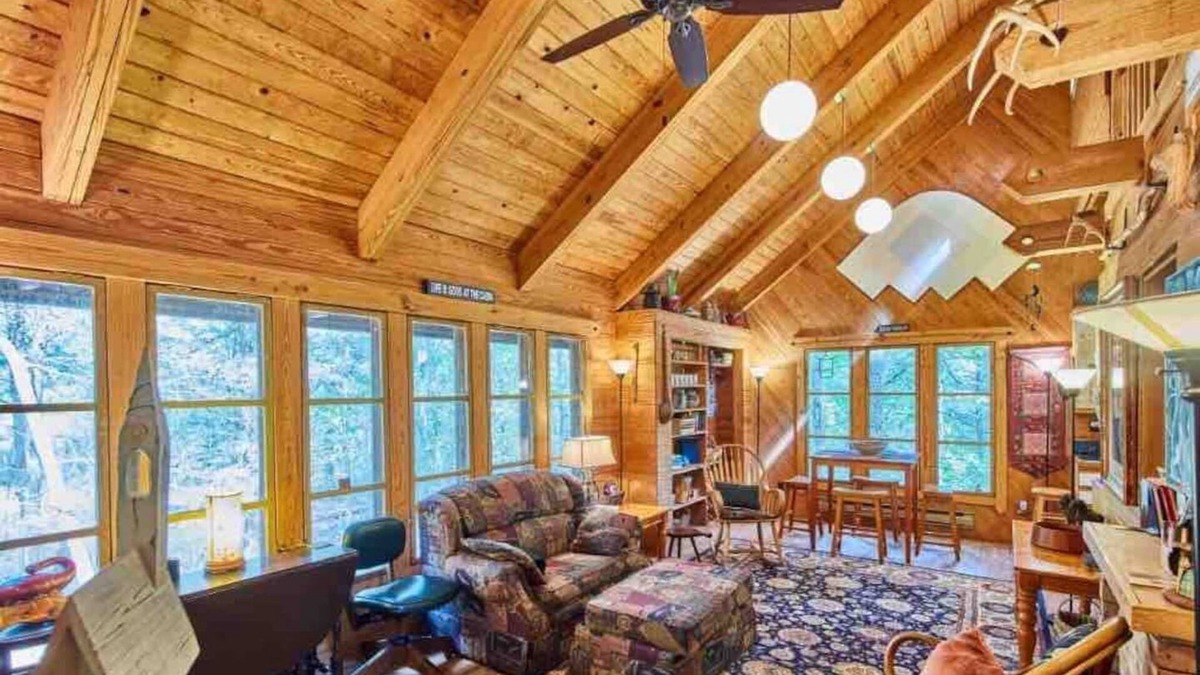 Van Zandt County House | CABIN in Woods, Pet Friendly, Accessible