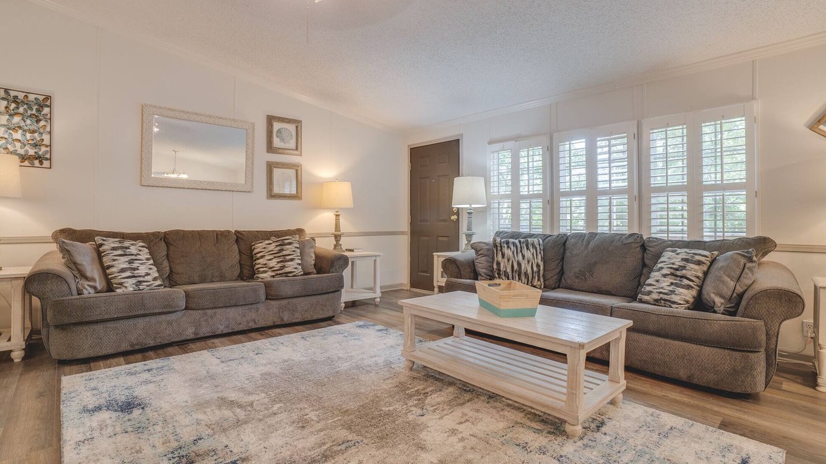 Royal Cabin | Cabin J at Safe Harbor Brady Mountain on Lake Ouachita!