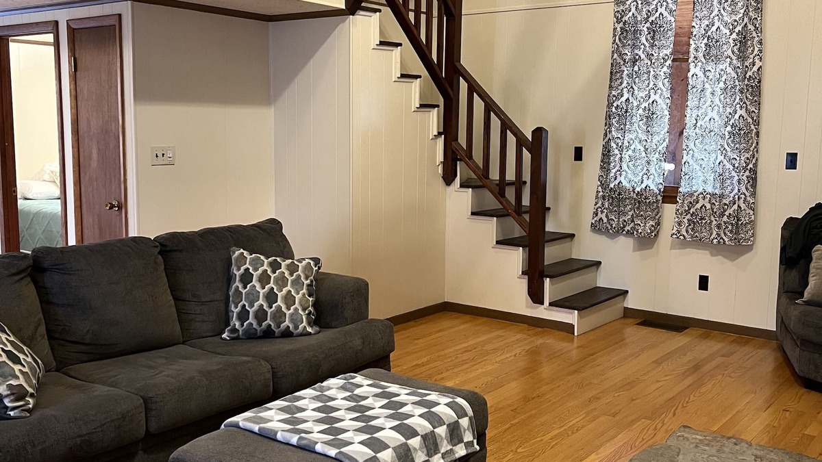 Mathias House | Cabin joins Lost River State Park! Convenient to most popular hiking trail.