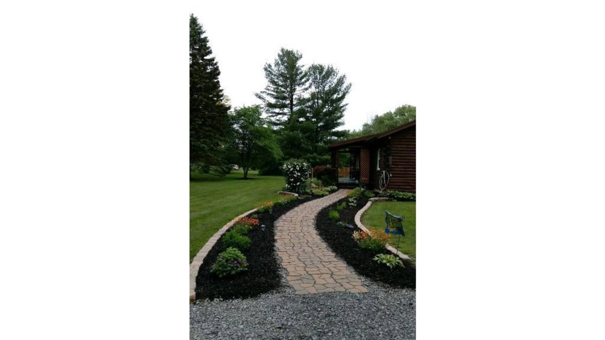 Geneva Cabin | Cabin minutes from Seneca lake! Fire pit, horse shoe pit, hot tub!