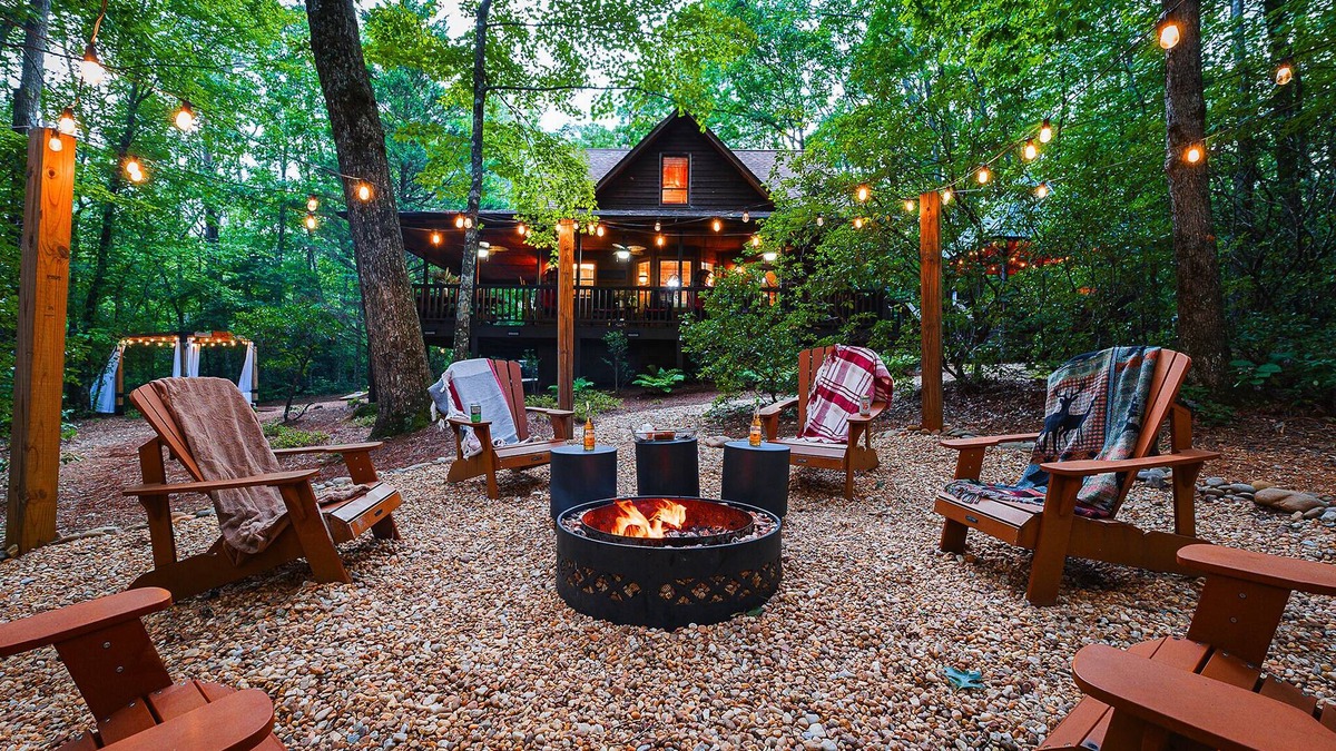 Sautee Nacoochee Cabin | Cabin Near Helen – Hot Tub - Fire Pit - Egg Chairs