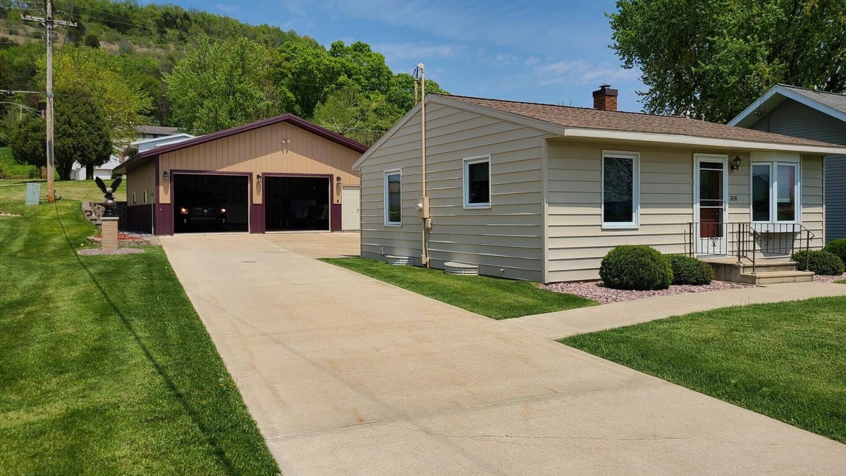 Brownsville Cabin | Cabin Near Mississippi River in Brownsville, Minnesota