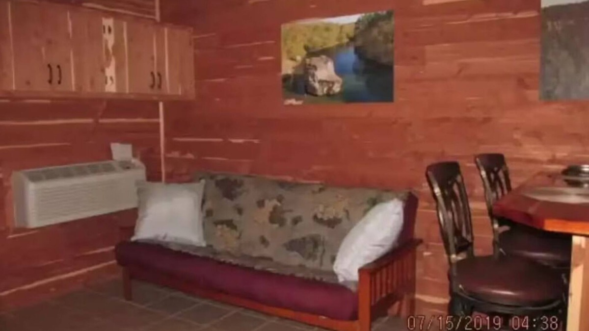 Ozark Cabin | Cabin near OHV/ATV trailheads and the Mulberry River at Cass Arkansas. Save 10% per day when booked 5 days or more.
