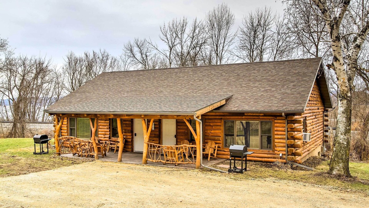 Ferryville Cabin | Cabin Near River - Treehouse Masters Stayed Here!