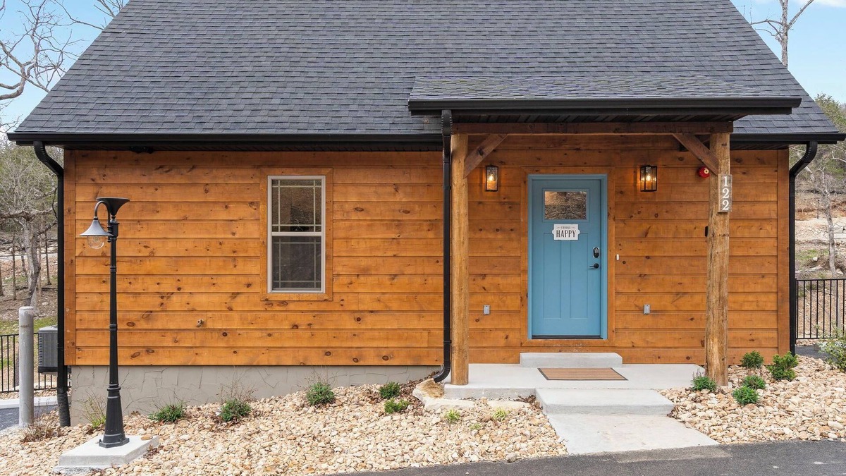 Branson Cabin | Cabin near Thunder Ridge w Pvt Hot Tub, Cmty Indoor Pool, Free Attraction Tickets