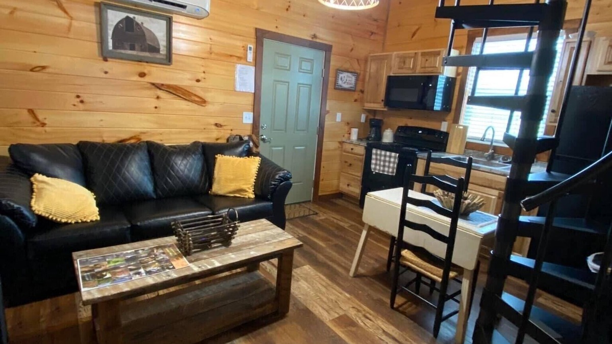 Campton Cabin | Cabin Nestled in Red River Gorge Hot Tub Free Wifi