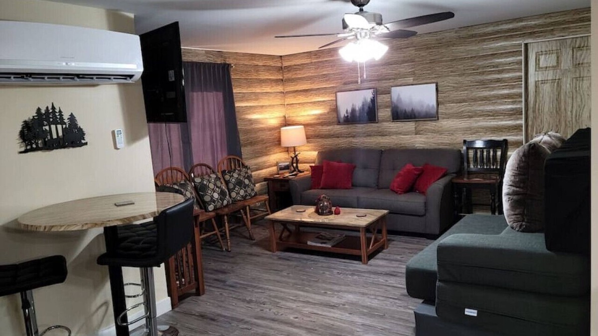 Lincoln House | Cabin Oasis in the Suburbs!