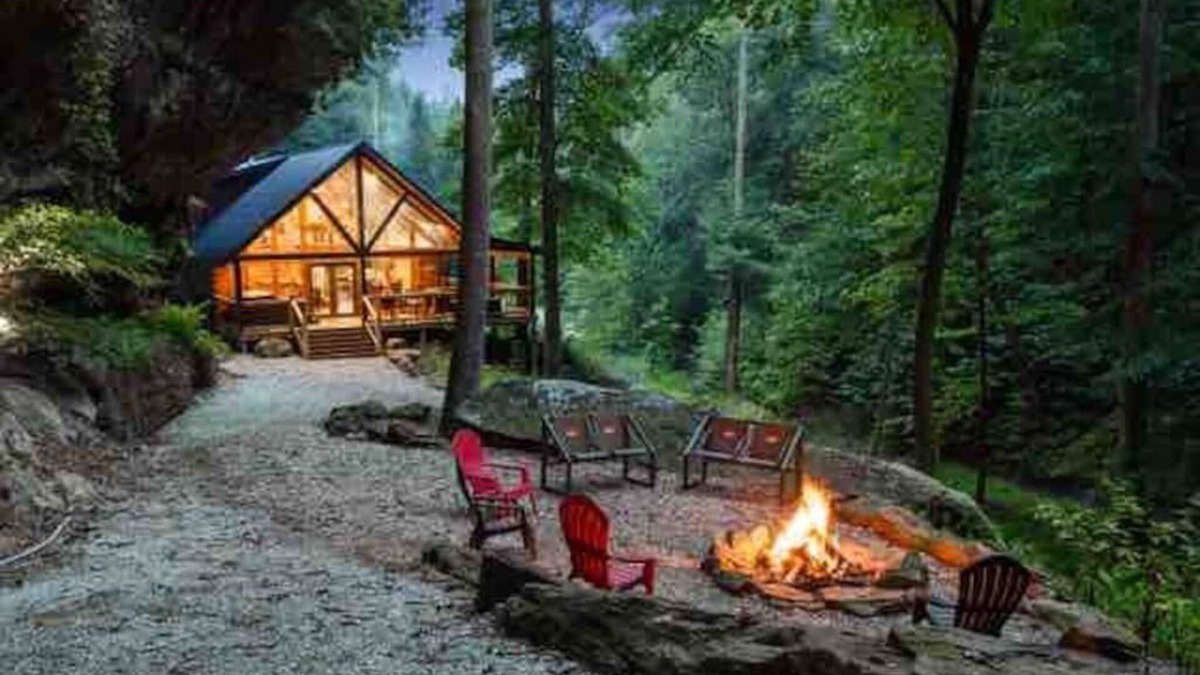 Slade Cabin | Cabin of Freedom Falls-hot tub-waterfall