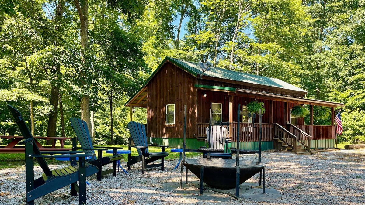 New Plymouth Cabin | Cabin on 100 Secluded Acres in Hocking Hills