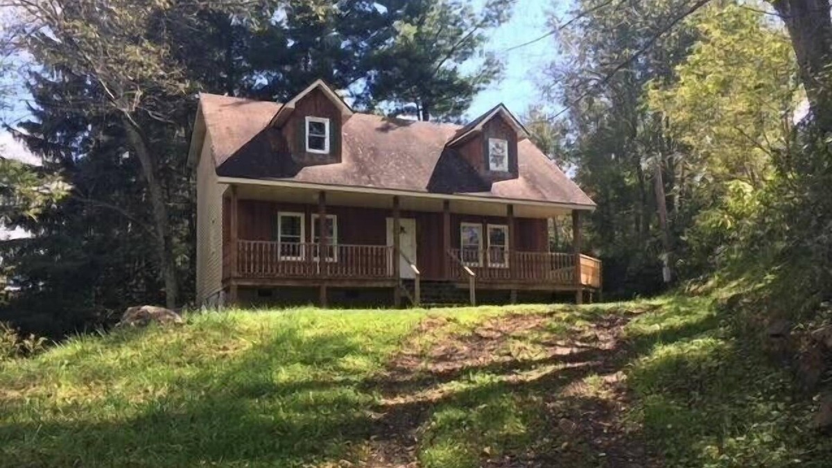 Southern House | Cabin on a Hill