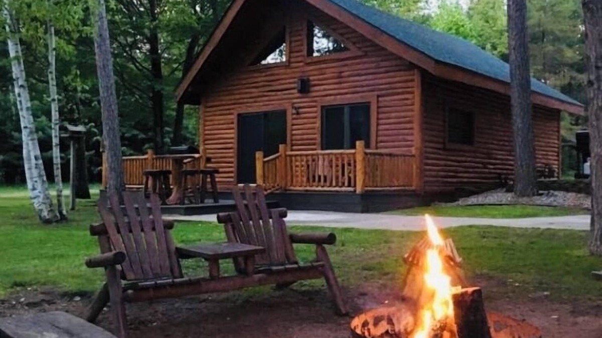 Au Train Cabin | Cabin on AuTrain River a few blocks from Lk Superior, 10 mi from Munising