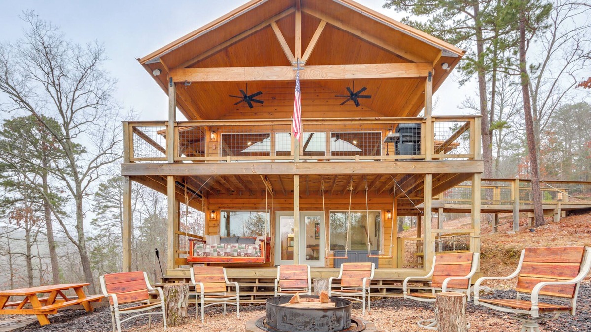 Rogers Cabin | Cabin on Beaver Lake w/Views & Furnished Deck!