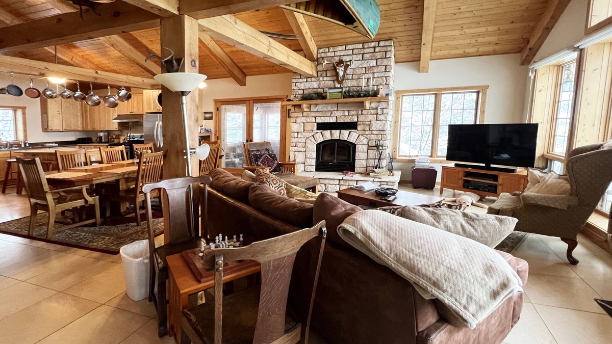 Ely Cabin | Cabin on Burntside Lake! Great for Families, Ice Fishing, Snowmobilers
