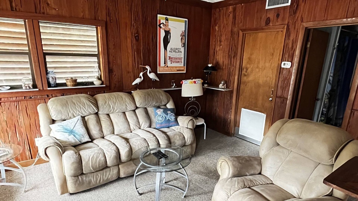 Cedar Key Cabin | Cabin on Cedar Key Canal w/Hot Tub and Golf Cart -5 min from Downtown