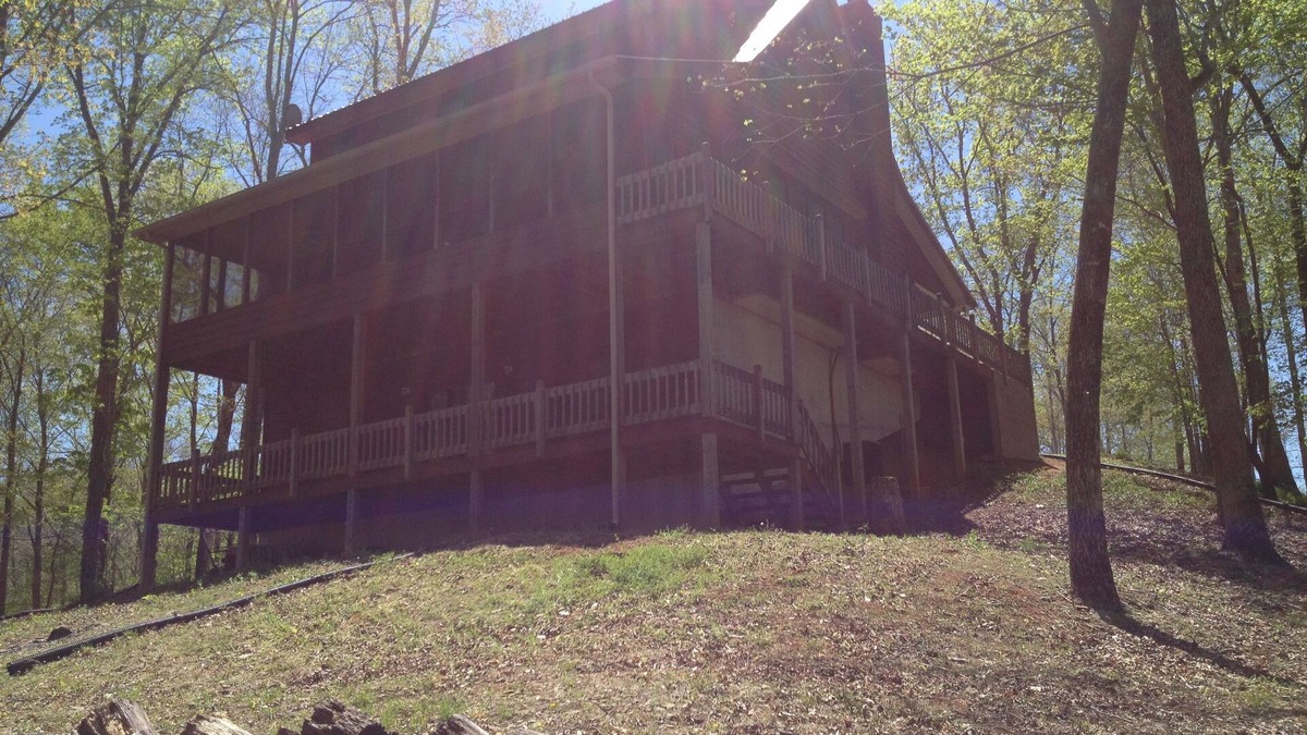 Byrdstown Cabin | Cabin on Dale Hollow Lake - Hike to lake