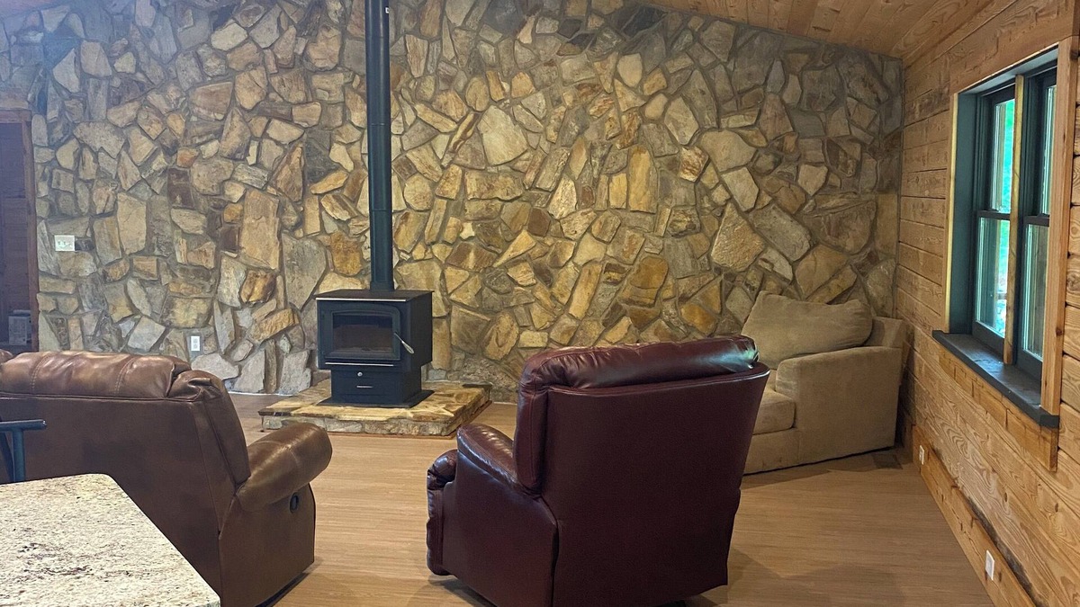 Bracey Cabin | Cabin on Gaston. Fishing, hunting, relaxation in luxury.