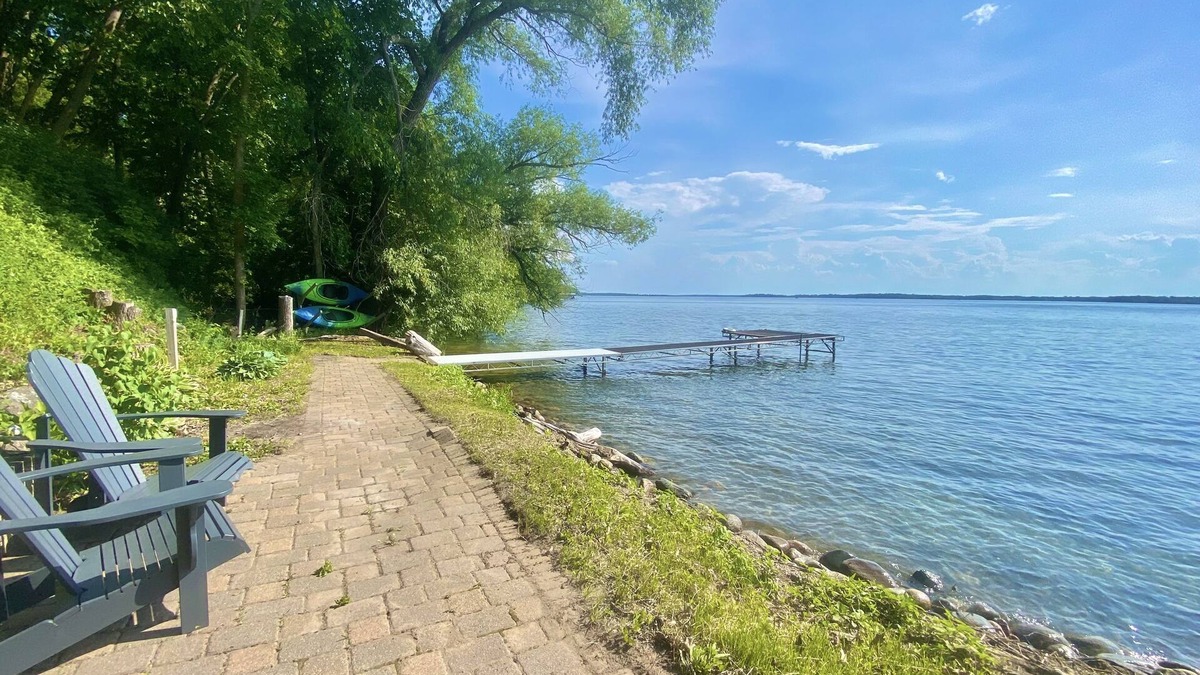 Alexandria Cabin | Cabin on gorgeous Lake Ida, near the Carlos Creek Winery!