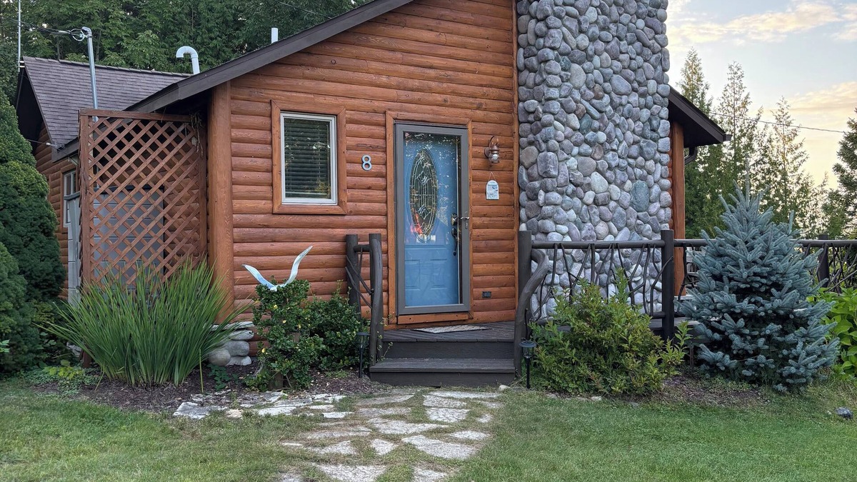 Indian River Cabin | Cabin on Indian River between Burt and Mullet Lakes