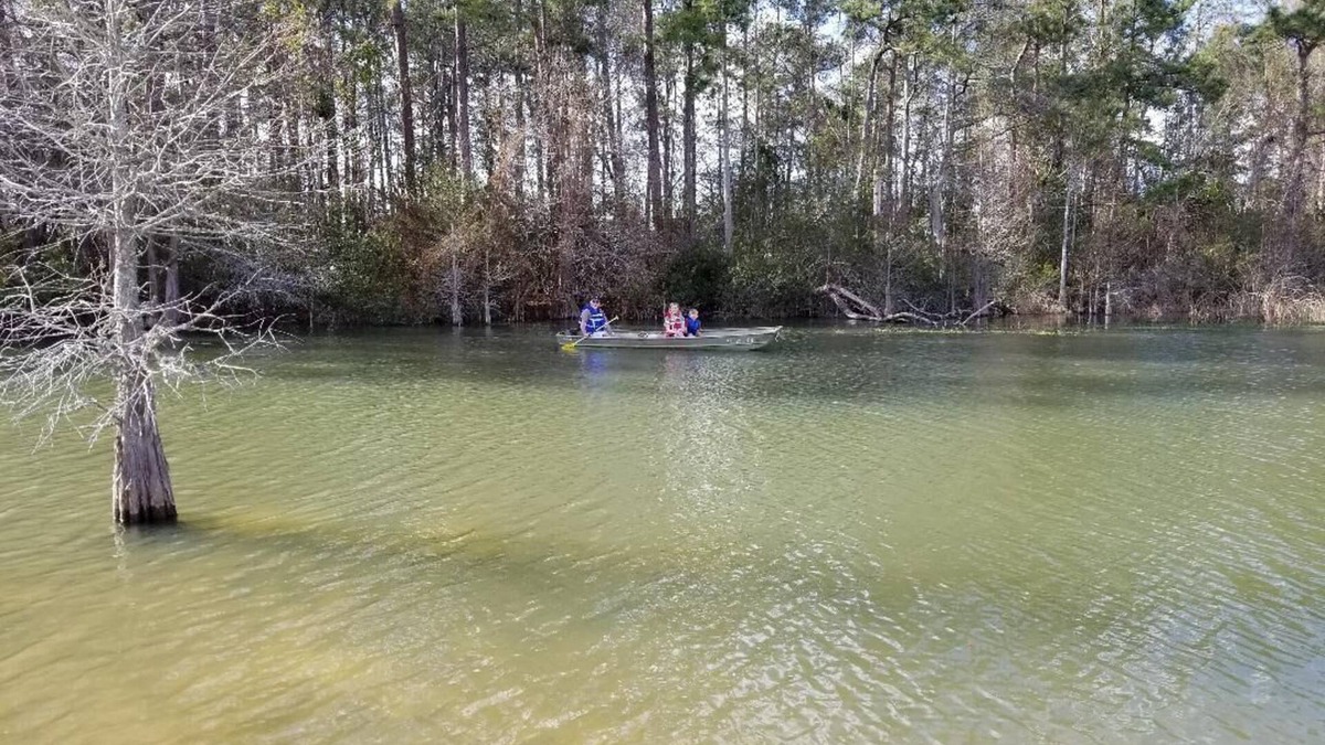 Russellville House | Cabin on Lake Moultrie in Bonneau Beach - private boat ramp & dock